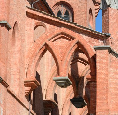uçan payandaların church of st vittore - pollenzo