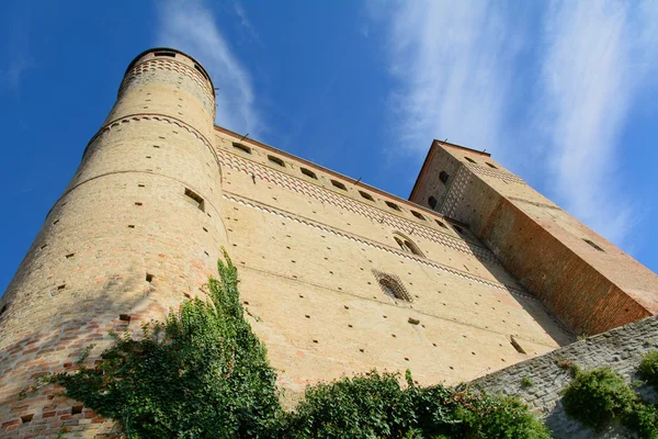 Burg von serralunga — Stockfoto