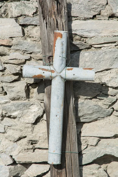 Cross made with pieces of gutter — Stock Photo, Image