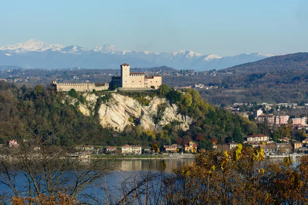 Rocca Borromeo Angera — Stockfoto