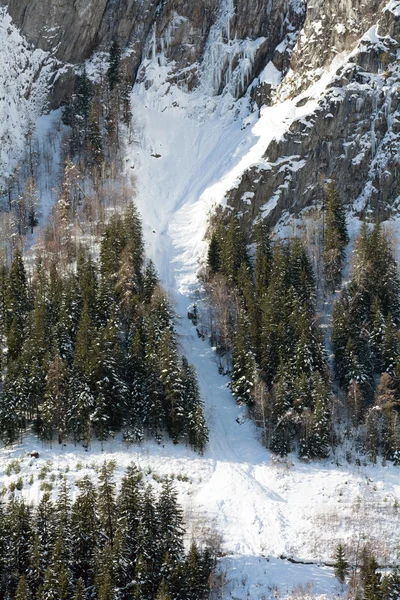 Avalancha en las montañas —  Fotos de Stock