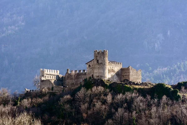 Slott i fjellet – stockfoto