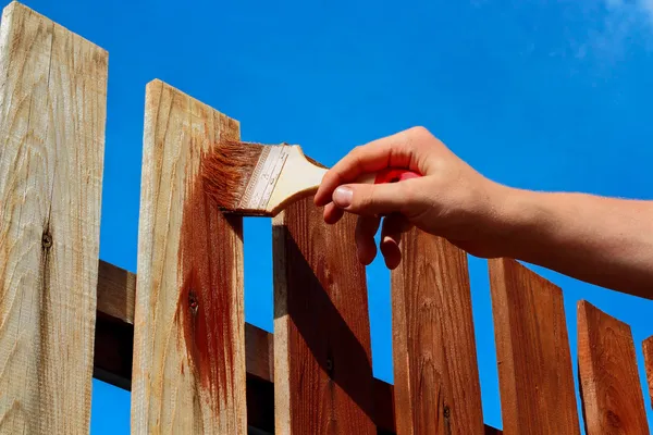 Painting wooden fence — Stock Photo, Image