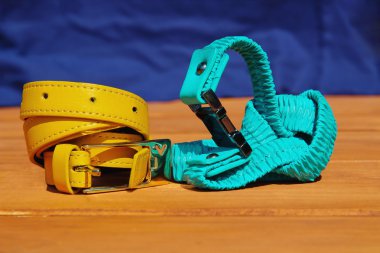 iki renkli deri kemerler