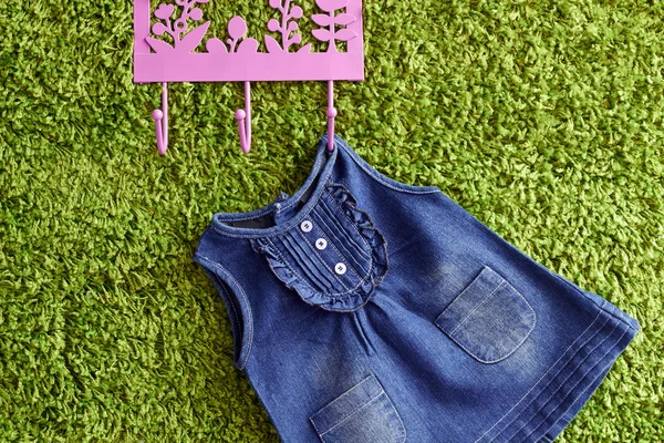 Moda vestido de bebê jeans — Fotografia de Stock
