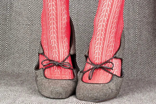 Kadınlar bacakları retro ayakkabı ile — Stok fotoğraf