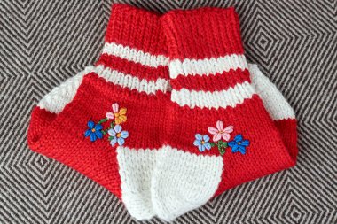 Çift kırmızı Yün çorap örme