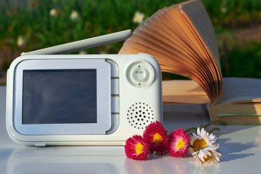 Güvenlik clouse'lü bebek telsizi