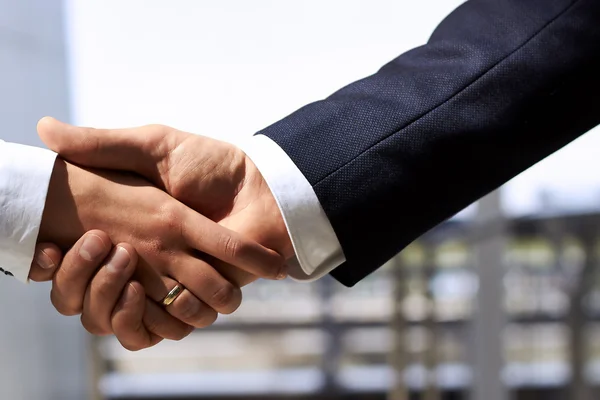 Business handshake  between businessman and businesswoman — Stock Photo, Image