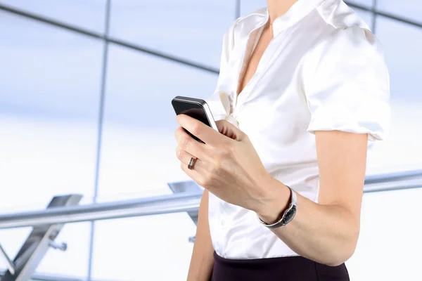 Businesswoman holding  and using the  mobile  smart  phone — Stock Photo, Image