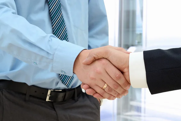 Close-up image of a firm handshake  between two colleagues in of — Stock Photo, Image