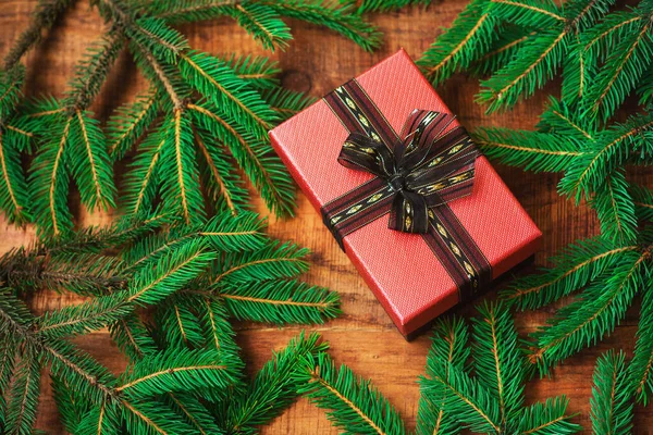 Різдвяний Фон Ялинові Гілки Вигляді Круглої Рамки Подарунка Посередині Дерев — стокове фото