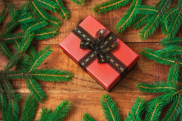 Різдвяний Фон Ялинові Гілки Вигляді Круглої Рамки Подарунка Посередині Дерев — стокове фото