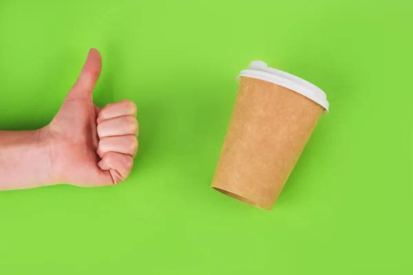 Κούπα Καφέ Από Επαναχρησιμοποιήσιμα Υλικά Και Χέρι Μορφή Συμβόλου Έγκρισης — Φωτογραφία Αρχείου