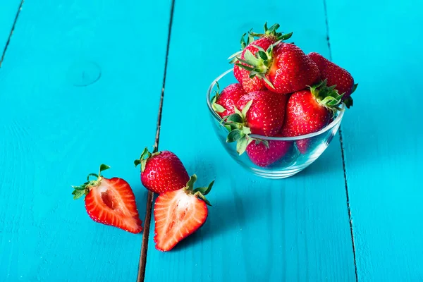 Fresh Red Strawberries Transparent Bowl Small Kitchen Towel Blue Wooden — Stock Photo, Image