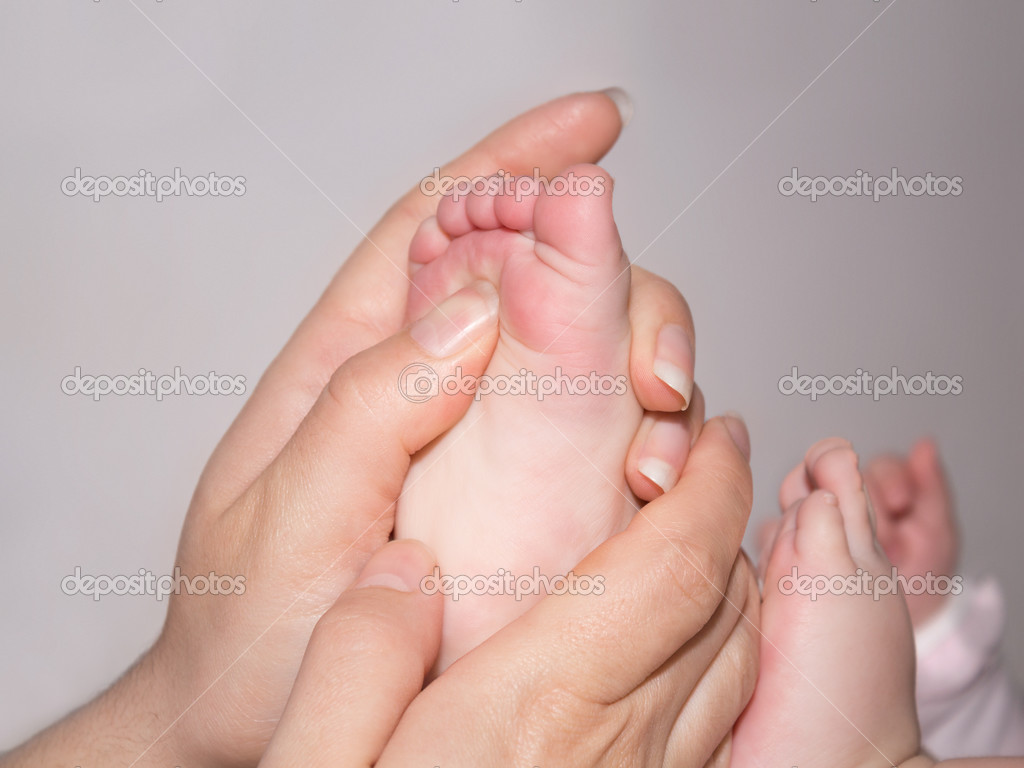 Bebé Como Dar Masaje En Las Piernas Y Pies Gases Estomacales