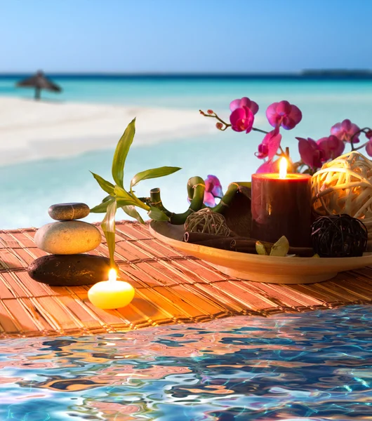 Popurrí, bowl, candles, cinnamon, on tropical water — Stok fotoğraf
