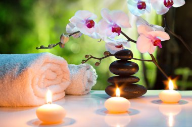 Mumlar, orkide, Bahçe taşları ile kompozisyon spa Masaj