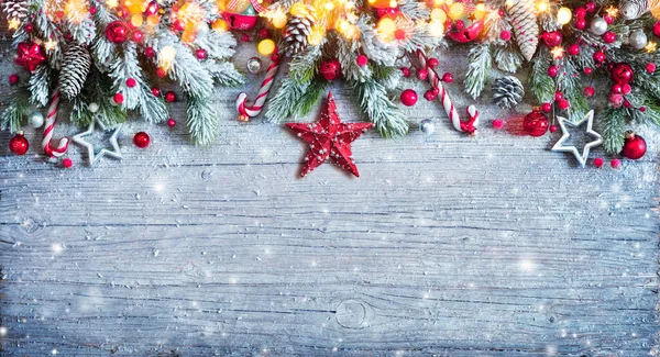 Adorno Navidad Con Ramas Abeto Nieve Tablón Madera Azul — Foto de Stock