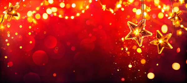 Natale Rosso Stelle Oro Accendono Con Riflessi Astratti Sfocati — Foto Stock