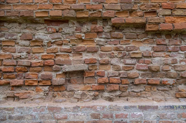 Alte Rote Ziegelwand Mit Gipselementen Tagsüber Diffusen Sonnenlicht Mit Einer — Stockfoto