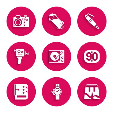 Vinil çalar, kol saati, kısa veya pantolon, 90 'ların Retro, ses karıştırıcı kumanda, sinema kamerası, dolmakalem ucu ve fotoğraf ikonu. Vektör