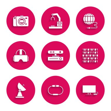 Hareket sensörü, Smartwatch, TV, ikili kod, Radar, Sanal gerçeklik gözlükleri, Sosyal ağ ve aynasız kamera simgesi ayarla. Vektör