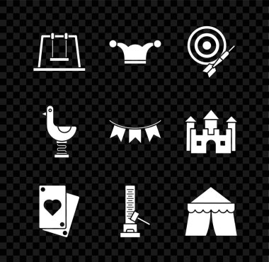 Set Swing, zilli Jester şapkası, klasik dart tahtası ve ok, iskambil kağıdı, yüksek vurucu çekimi büyük çekiç, sirk çadırı, binici çocuk ördeği ve karnaval çelengi ikonu. Vektör
