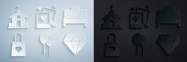 Покладіть баллони з стрічкою, Bedroom, картковим серцем, Diamond, двома пропущеними фоторамами та іконою для будівництва Церкви. Вектор — стоковий вектор