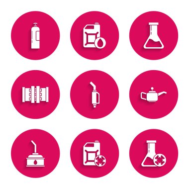 Benzin pompası enjektörünü, antifriz tüpünü, test tüpünü motor yağı, endüstriyel metalik boru ve valf tüpünü test tüpünü ve endüstriyel gaz tüpü ikonunu ayarlayın. Vektör