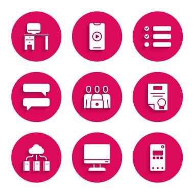 Çevrimiçi sınıf, Bilgisayar monitörü, Cep telefonu, Sertifika şablonu, Bulut çevrimiçi kütüphanesi, Konuşma balonu sohbeti, Görev listesi ve masa simgesini ayarla. Vektör