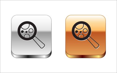 Beyaz zemin üzerinde izole edilmiş büyüteç simgesi altındaki siyah mikroorganizmalar. Bakteri ve mikroplar, hücre kanseri, mikrop, virüs, mantar. Gümüş ve altın kare düğmeler. Vektör