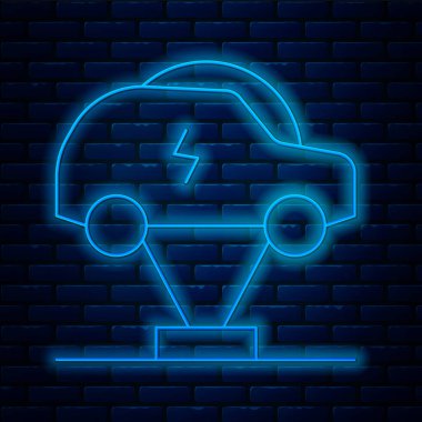 Parlak neon hattı elektrikli araba ve elektrik kablosu şarj ikonu tuğla duvar arka planında izole edilmiş. Yenilenebilir ekolojik teknolojiler. Vektör