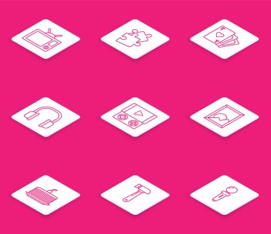 Set line Television, Piece of puzzle, iskambil kartı kalp sembolü, kulaklık, taşınabilir video oyun konsolu, resim manzarası, pasta ve çekiç simgesi. Vektör