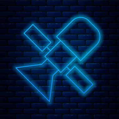 Parlayan neon hattı uydu ikonu tuğla duvar arka planında izole edildi. Vektör