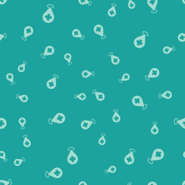 Yeşil medikal harita işaretleyicisi, yeşil arka planda izole edilmiş, çapraz hastane ikonu. Vektör