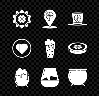 Dört yapraklı yonca, konum ve leprikon şapkalı şişe kapağı, cadı kazanı, viski kadehi, Kalpli Aziz Patrick günü ve bira ikonu. Vektör