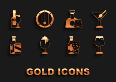 Bir bardak bira, martini bardağı, şarap, bira şişesi ve viski, şampanya ve tahta fıçı ikonu. Vektör