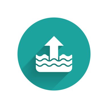 Su seviyesi simgesinde beyaz yükselme uzun gölgeli izole edilmiş. Yeşil daire düğmesi. Vektör