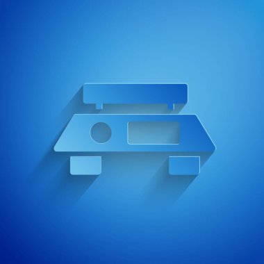 Kağıt kesiği Elektronik ölçek simgesi mavi arkaplanda izole edildi. Ağırlık ölçüm aletleri. Kağıt sanatı tarzı. Vektör