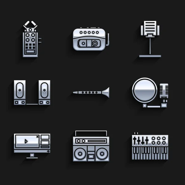 Комплект Clarinet, Home stereo с двумя спикерами, Музыкальный синтезатор, Микрофон, Видеорегистратор или редактор программного обеспечения монитор, Stereo, подставка и иконка. Вектор — стоковый вектор