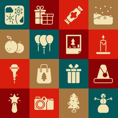 Noel Kardan Adam, Noel Baba şapkası, yanan mum, şeker, kurdeleli balonlar, mandalina, havai fişek roketi ve kartpostal ikonu. Vektör