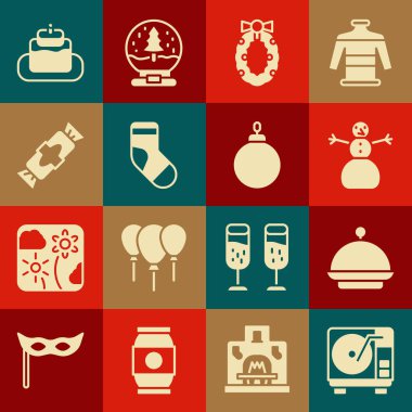 Vinil plaklı çalar, Noel örtülü tepsi, kardan adam, çelenk, çorap, şeker, pasta ve top ikonu. Vektör