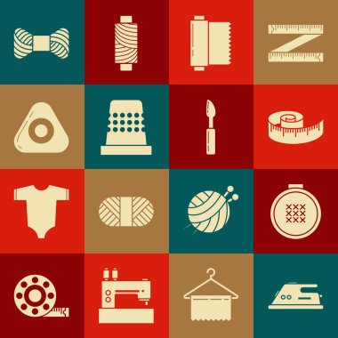 Elektrik demiri, yuvarlak işlemeli çember, bant ölçüsü, tekstil kumaş rulosu dikiş için yüksük, dikiş tebeşiri, iplik makarası ve kesme aleti simgesini ayarla. Vektör