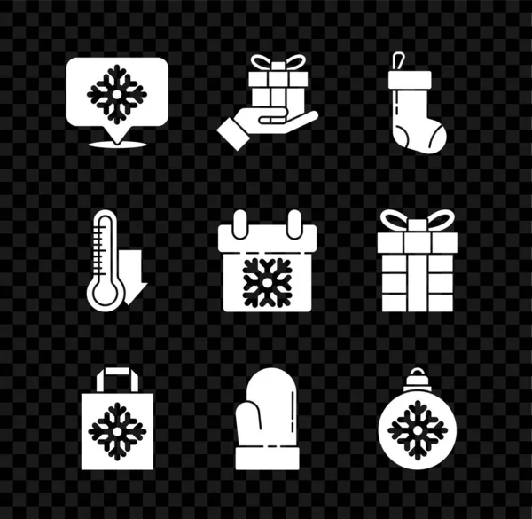 Набор снежинки с речевым пузырём, подарочная коробка в руке, рождественский чулок, бумажный пакет для покупок, варежка, шарик, метеорологический термометр и значок календаря. Вектор — стоковый вектор