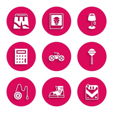 Oyun sahası, spor ayakkabıları, sigara kutusu, lolipop, Yoyo oyuncağı, hesap makinesi, yer lambası ve kısa pantolon ikonu. Vektör