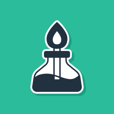 Yeşil arka planda mavi alkol ya da ruh yakıcı ikonu izole edildi. Kimyasal ekipman. Vektör