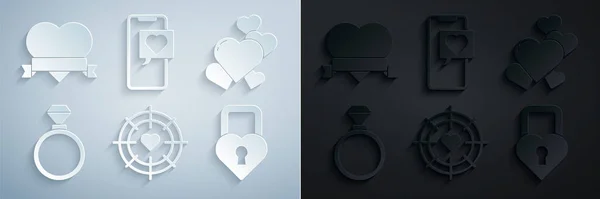 Set Corazón en el centro de dardos objetivo, anillos de boda, Castillo forma corazón, Smartphone con la burbuja del habla y y el icono de la cinta. Vector — Vector de stock