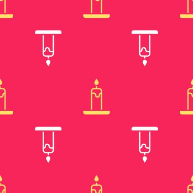 Sarı yanan mum şamdan simgesinde, kırmızı arkaplanda izole edilmiş pürüzsüz desen. Silindirik mum çubuğu ve yanan ateş. Vektör.