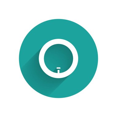 Beyaz bisiklet tekerleği ikonu uzun gölgeli izole edilmiş. Bisiklet yarışı. Tekerlek havası. Spor malzemeleri. Yeşil daire düğmesi. Vektör.